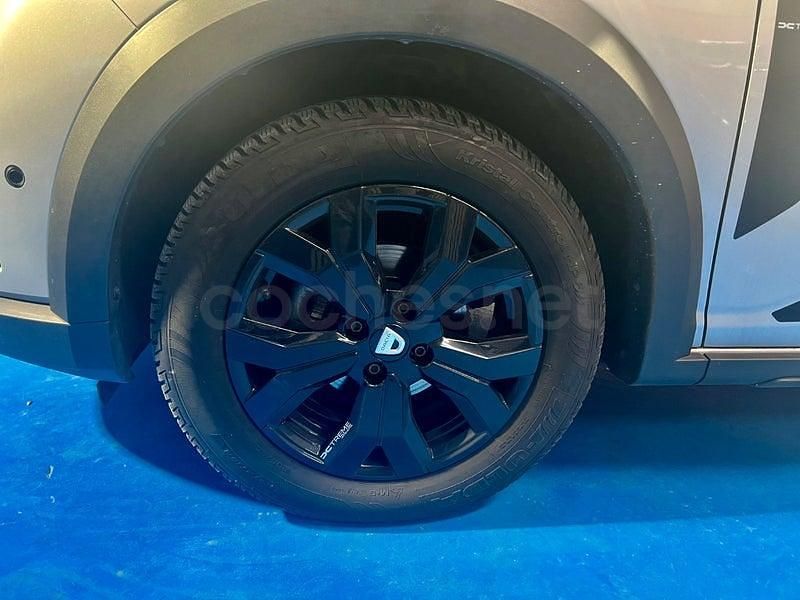 Usado Dacia Jogger 110 CV (80 kW) 2023 Gris / plata Monovolumen