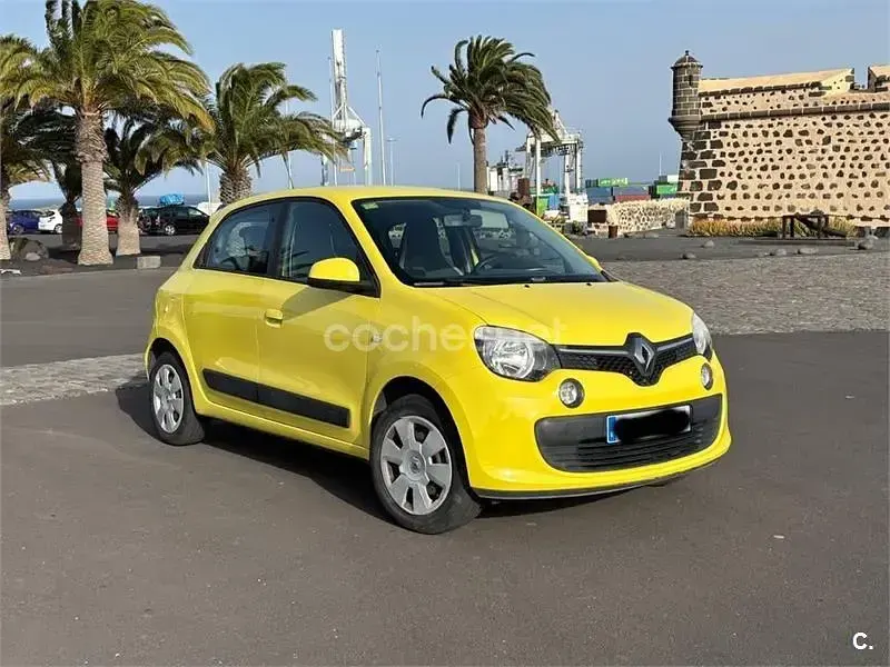Usado Renault Twingo SE 70 CV (51 kW) 2016 Amarillo Utilitario