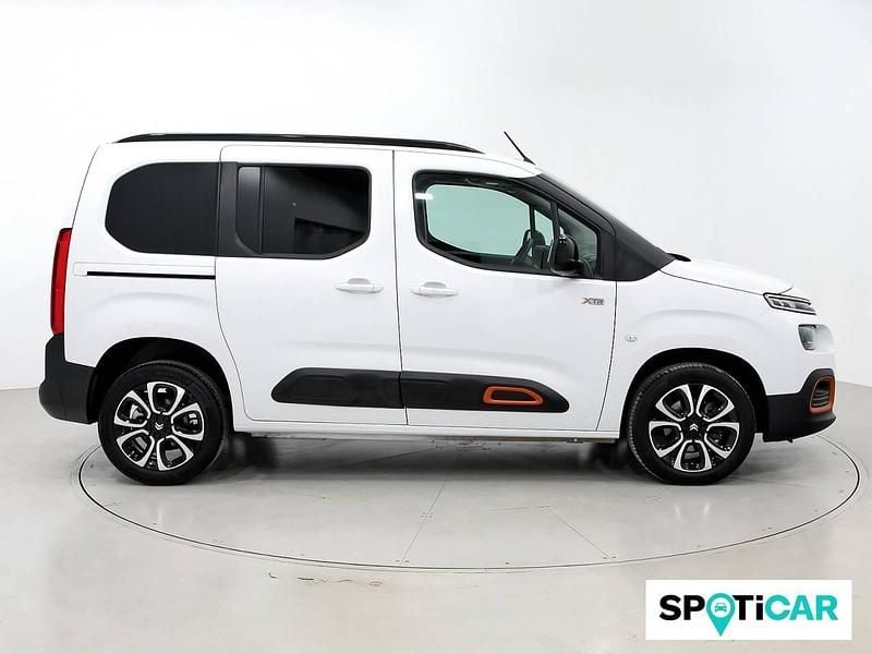 Usado Citroën Berlingo Shine 102 CV (75 kW) 2023 Blanco Monovolumen