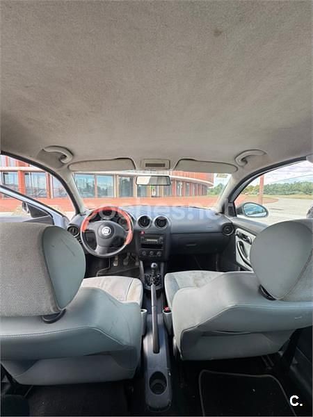 Usado Seat Cordoba Sport 100 CV (73 kW) 2003 Gris / plata Berlina