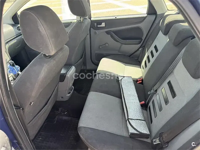 Usado Ford Focus Trend 100 CV (73 kW) 2010 Azul Berlina