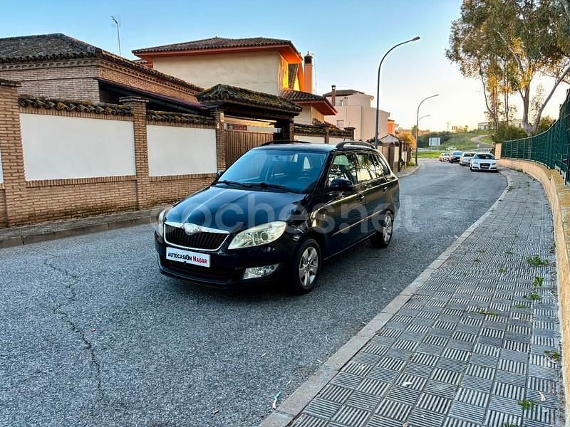 Usado Skoda Fabia Style 105 CV (77 kW) 2010 Negro Familiar