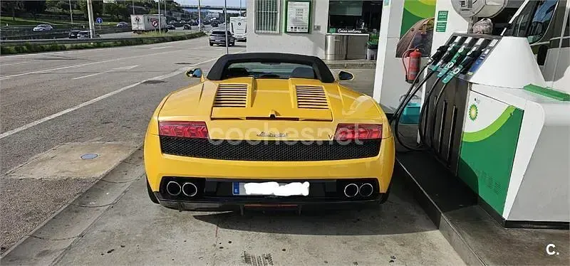 Usado Lamborghini Gallardo 560 CV (411 kW) 2012 Amarillo Descapotable