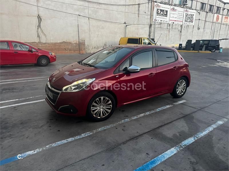 Usado Peugeot 208 Active 82 CV (60 kW) 2017 Granate Utilitario