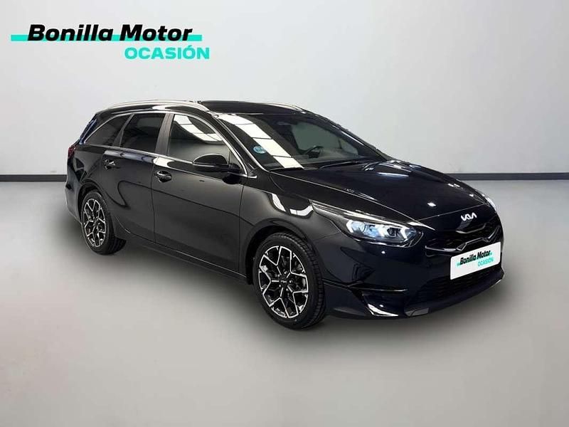 Usado Kia Ceed 101 CV (74 kW) 2025 Negro Utilitario