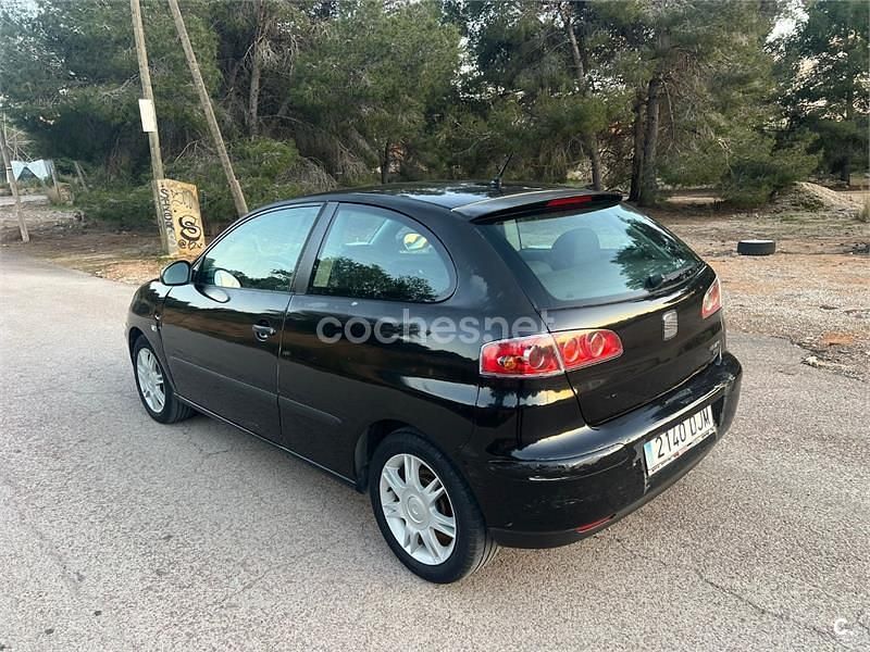 Usado Seat Ibiza Sport 75 CV (55 kW) 2005 Negro Utilitario