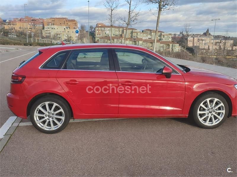 Usado Audi A3 116 CV (85 kW) 2017 Rojo Berlina