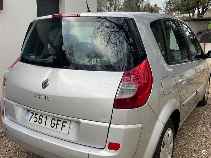 Usado Renault Scénic II 105 CV (77 kW) 2008 Gris / plata Monovolumen