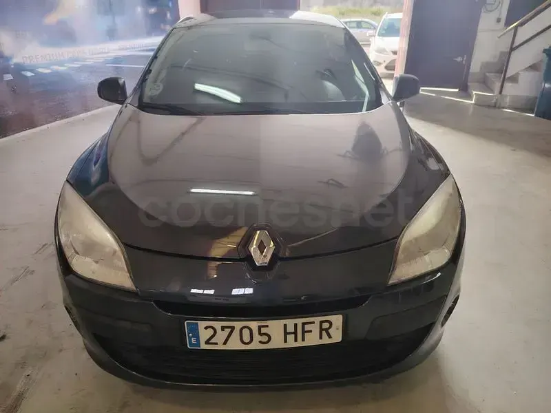 Usado Renault Mégane Dynamique 130 CV (95 kW) 2011 Gris / plata Berlina