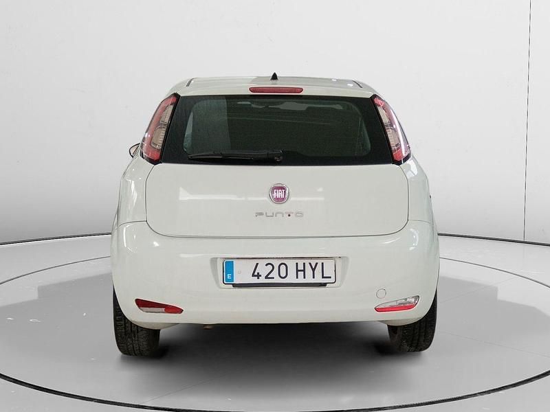Usado Fiat Punto Pop 75 CV (55 kW) 2014 Blanco Utilitario