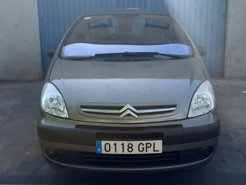 Usado Citroën Xsara Picasso 110 CV (80 kW) 2009 Gris / plata Monovolumen