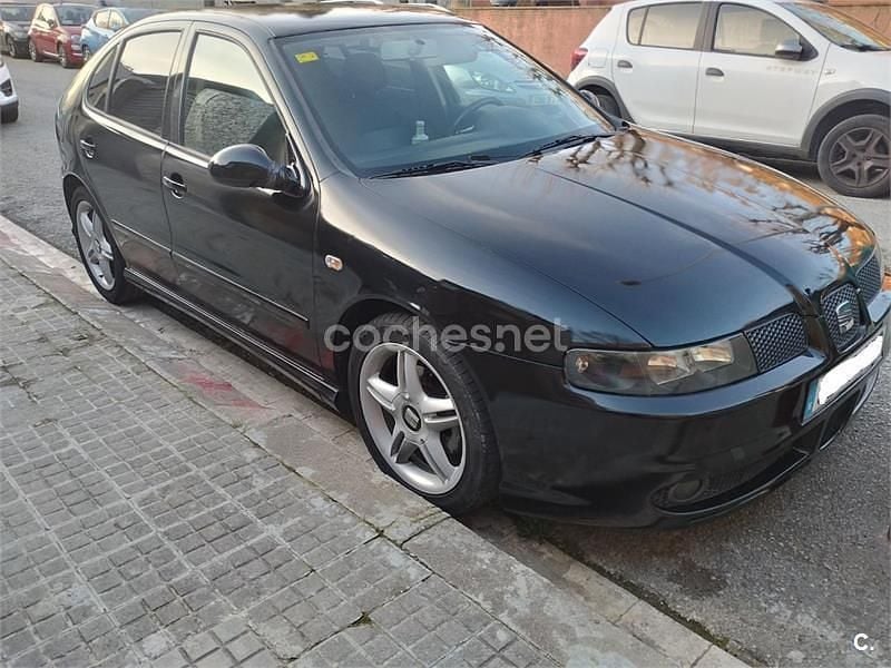 Usado Seat Leon FR 150 CV (110 kW) 2004 Negro Utilitario