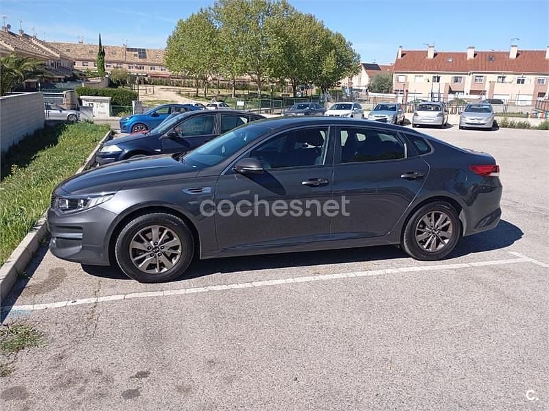 Usado Kia Optima 141 CV (103 kW) 2016 Gris / plata Berlina
