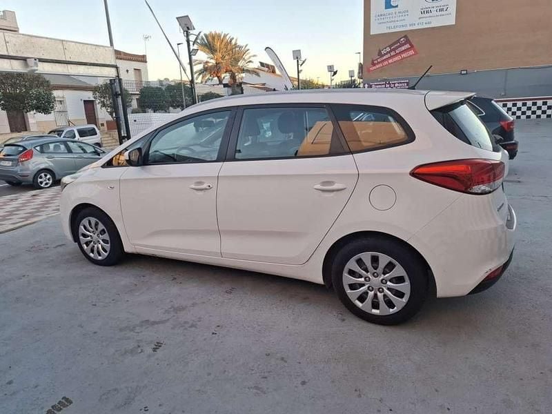 Usado Kia Carens 116 CV (85 kW) 2015 Blanco Monovolumen