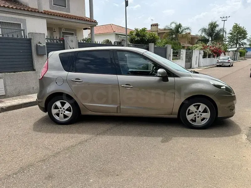 Usado Renault Scénic III Dynamique 105 CV (77 kW) 2009 Beige Monovolumen