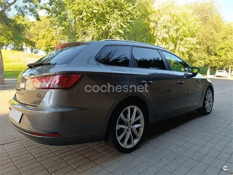 Usado Seat Leon ST FR 184 CV (135 kW) 2014 Gris / plata Familiar