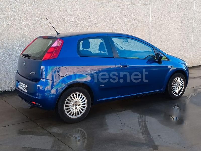 Usado Fiat Grande Punto Dynamic 90 CV (66 kW) 2008 Azul Utilitario