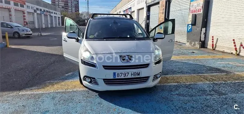 Usado Peugeot 5008 Active 115 CV (84 kW) 2014 Blanco Monovolumen