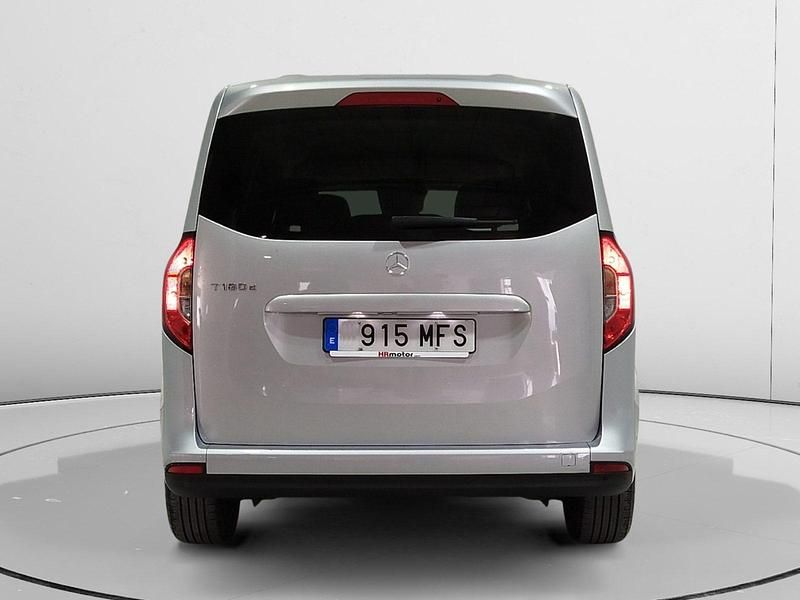 Usado Mercedes T180 Style 116 CV (85 kW) 2023 Gris Monovolumen