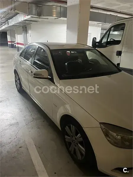 Usado Mercedes C200 Elegance 136 CV (100 kW) 2010 Blanco Berlina