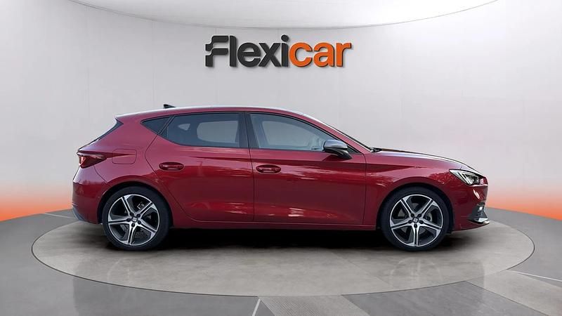 Usado Seat Leon FR 150 CV (110 kW) 2021 Rojo Utilitario