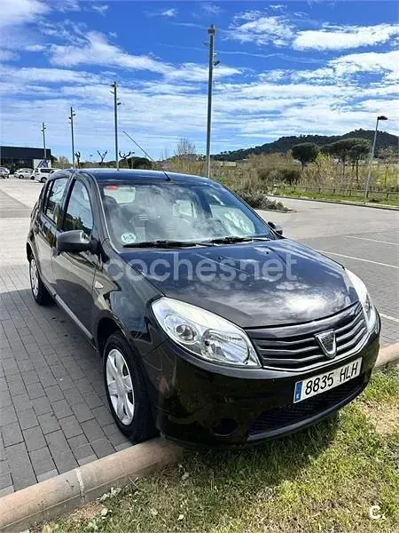 Usado Dacia Sandero Ambiance 75 HP (55 kW) 2012 Preto Sedan