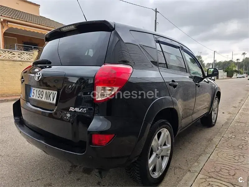 Usado Toyota RAV4 Premium 177 CV (130 kW) 2007 Negro SUV