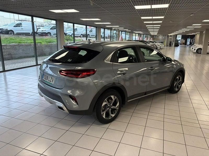 Usado Kia XCeed 120 CV (88 kW) 2022 Gris / plata SUV