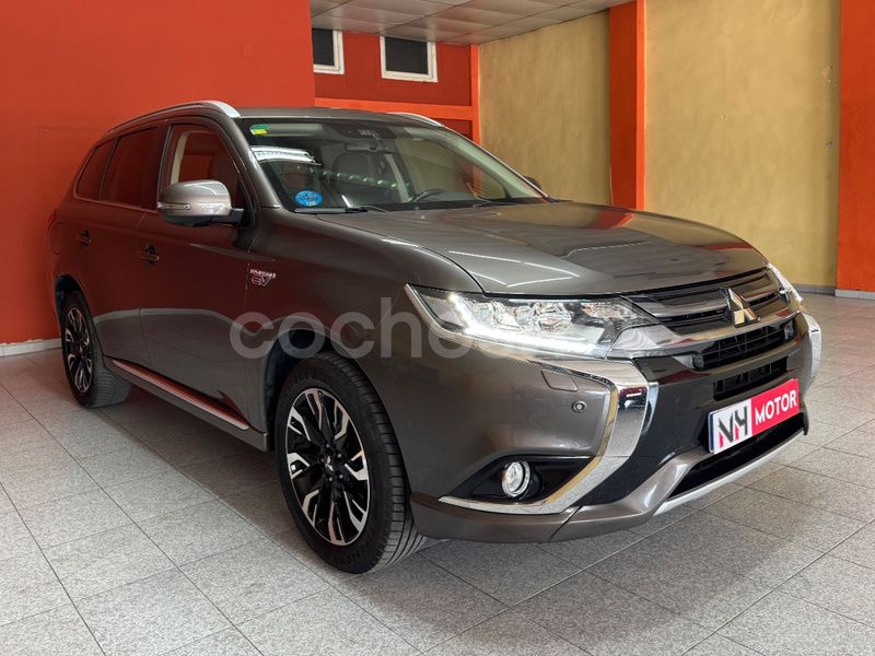 Gris / plata Usado 2017 Mitsubishi Outlander P-HEV SUV | 21.500 € (Precio justo) - Imagen 1/4