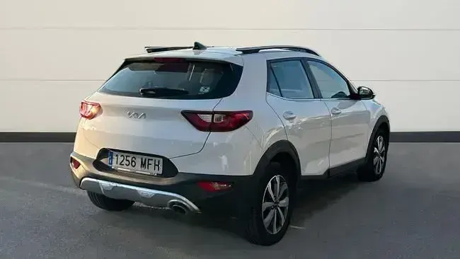 Usado Kia Stonic 84 CV (61 kW) 2023 Blanco SUV