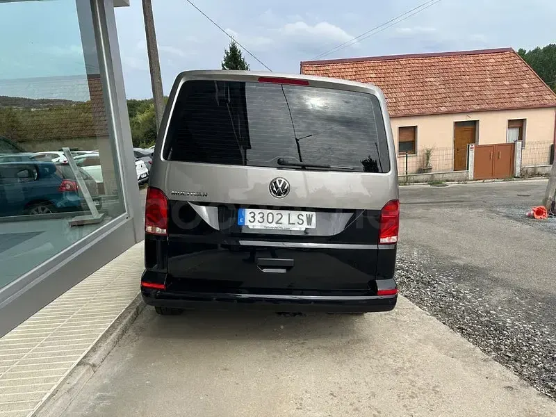 Usado VW Multivan 150 CV (110 kW) 2021 Gris / plata Monovolumen