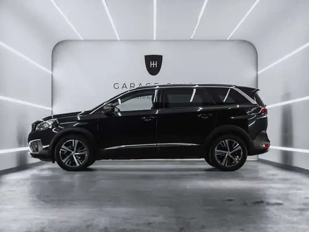 Usado Peugeot 5008 Allure 120 CV (88 kW) 2018 Negro SUV