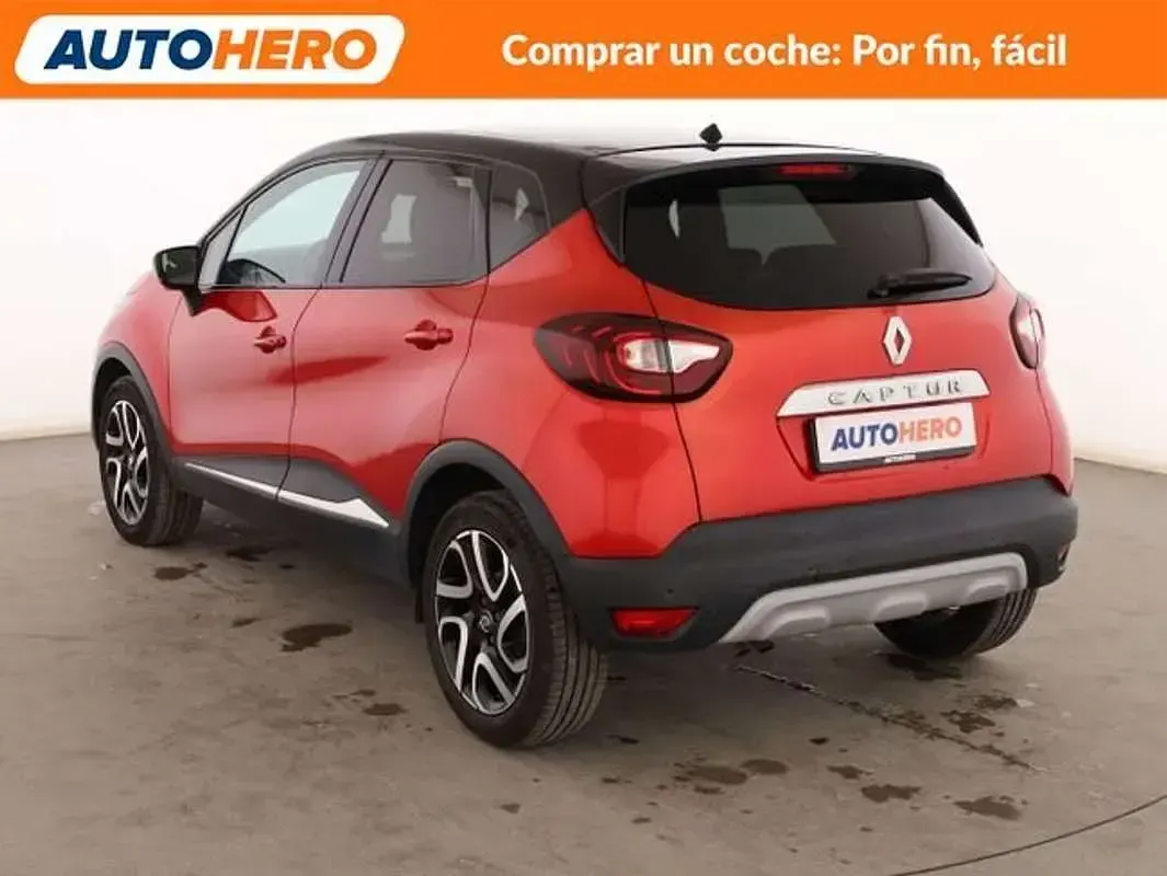 Usado Renault Captur Zen 131 CV (96 kW) 2019 Rojo SUV
