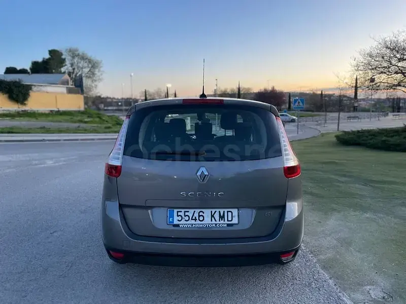 Usado Renault Grand Scénic III Dynamique 110 CV (80 kW) 2013 Gris / plata Monovolumen
