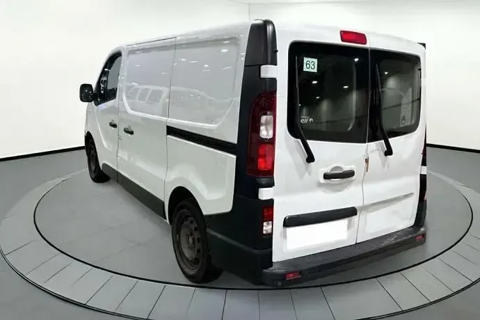Usado Renault Trafic 95 CV (69 kW) 2018 Blanco Monovolumen