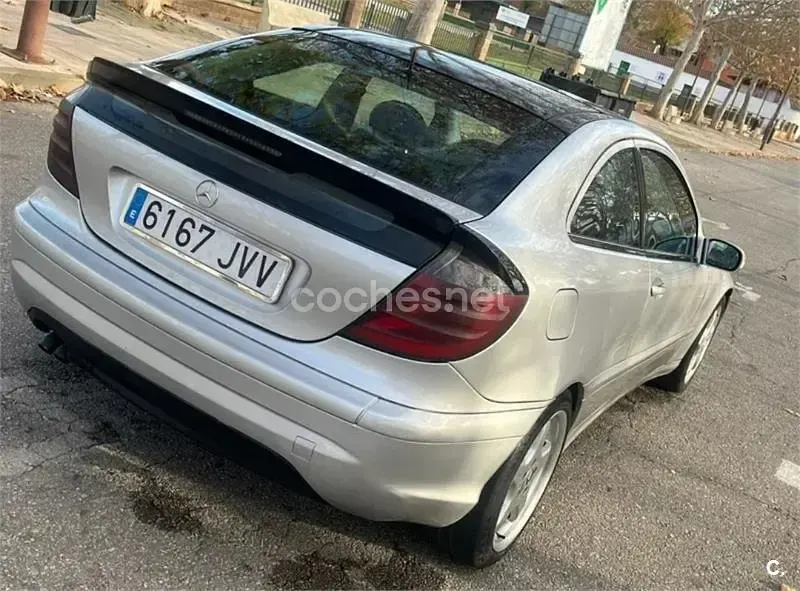 Usado Mercedes C220 143 CV (105 kW) 2002 Gris / plata Berlina