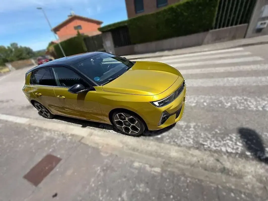 Usado Opel Astra Ultimate 181 CV (133 kW) 2022 Marrón Utilitario