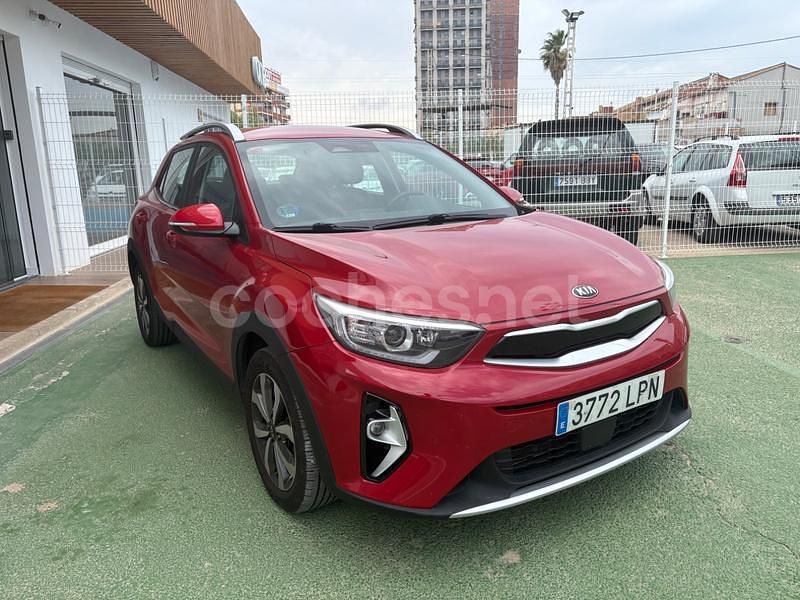 Granate Usado 2021 Kia Stonic SUV | 14.375 € (Precio justo) - Imagen 1/4