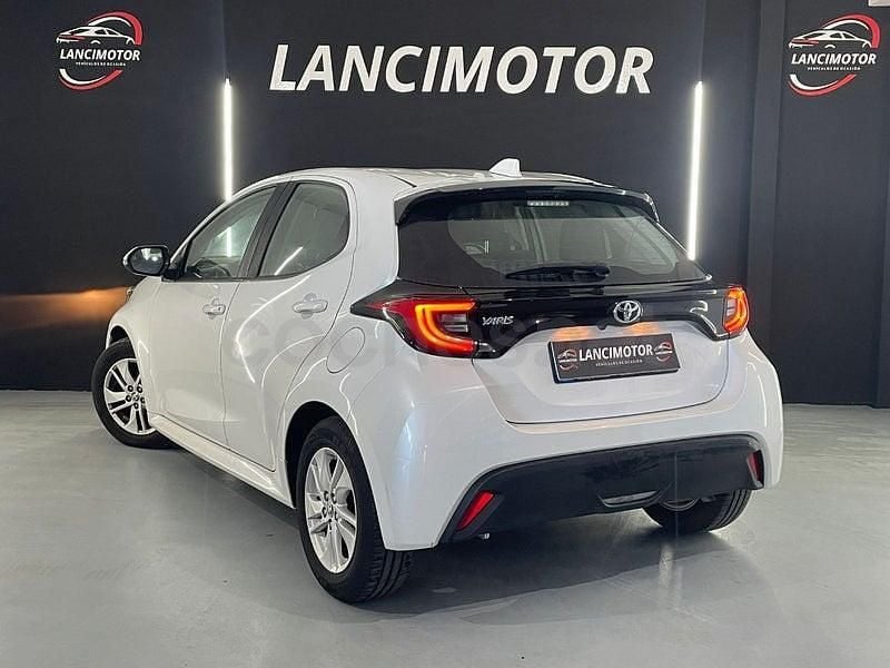 Usado Toyota Yaris 125 CV (91 kW) 2022 Blanco Utilitario