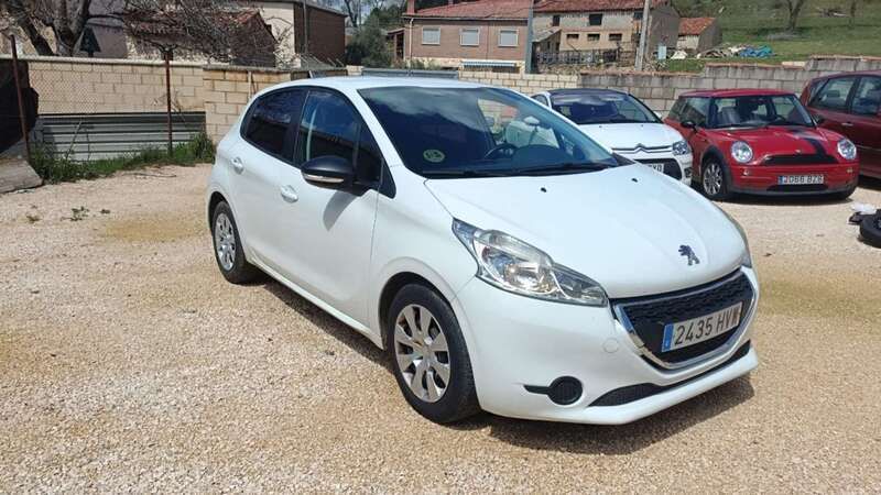 Blanco Usado 2014 Peugeot 208 Utilitario | 5900 € (Precio justo) - Imagen 1/4