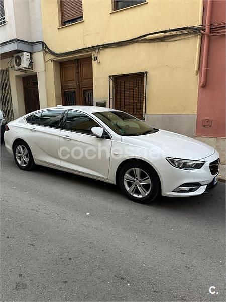 Usado Opel Insignia Selective 136 CV (100 kW) 2017 Blanco Berlina