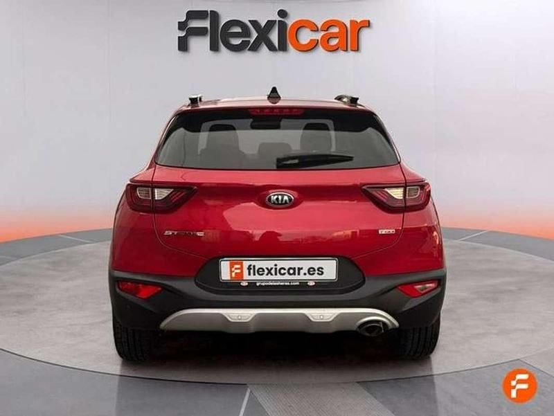 Usado Kia Stonic 120 CV (88 kW) 2019 Rojo SUV