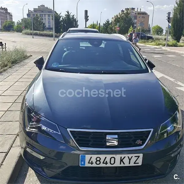 Usado Seat Leon ST FR 130 CV (95 kW) 2019 Gris / plata Familiar