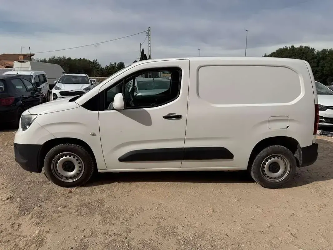 Usado Opel Combo S 99 CV (72 kW) 2022 Blanco Monovolumen