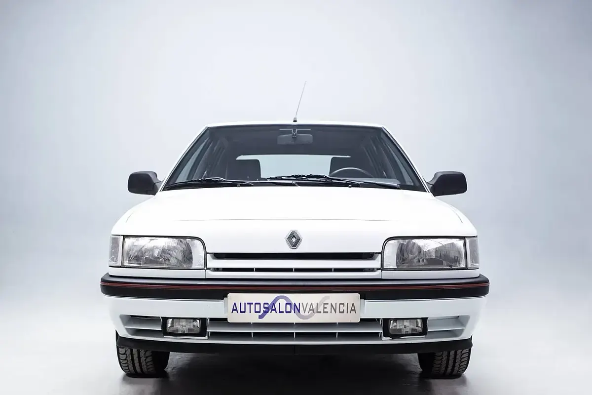 Usado Renault 21 140 CV (102 kW) 1992 Blanco Berlina