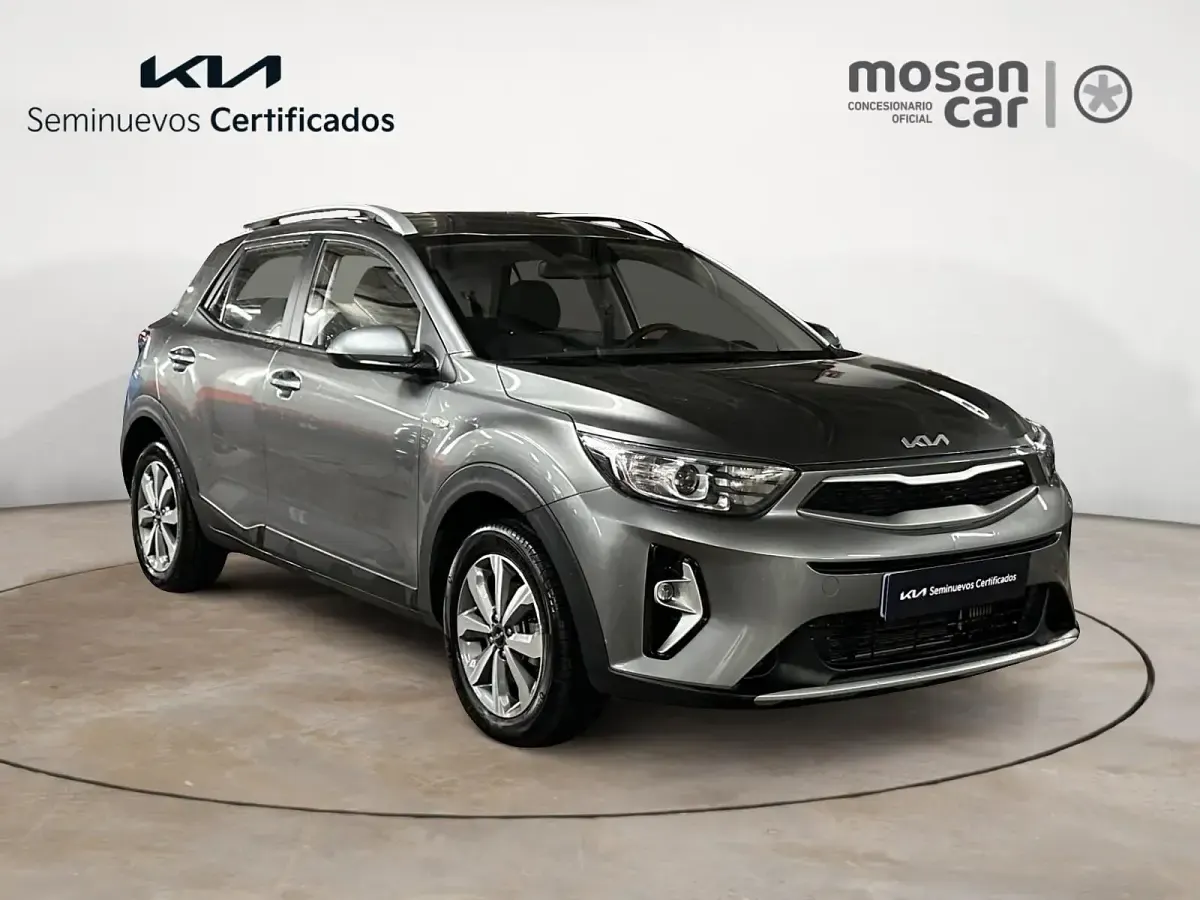 Usado Kia Stonic 100 CV (73 kW) 2025 Gris astro SUV