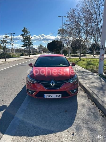 Usado Renault Mégane IV Life 90 CV (66 kW) 2016 Granate Berlina