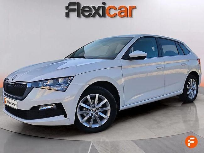 Usado Skoda Scala 95 CV (69 kW) 2022 Blanco Utilitario