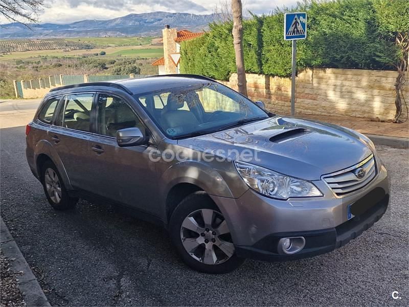 Usado Subaru Outback 150 CV (110 kW) 2009 Gris / plata Familiar