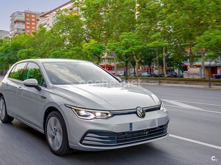 Gris / plata Usado 2021 VW Golf VIII Berlina | 19.900 € (Precio justo) - Imagen 1/4